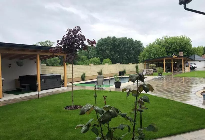 ベッドアンドブレックファースト Notarius Vendégház