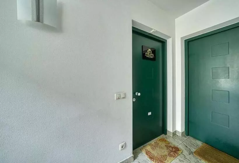 City Café   Central Apartment