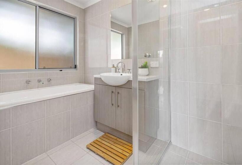 Jo S Sanctuary  4 Bdrms Sleeps 10 Beach & Scrub