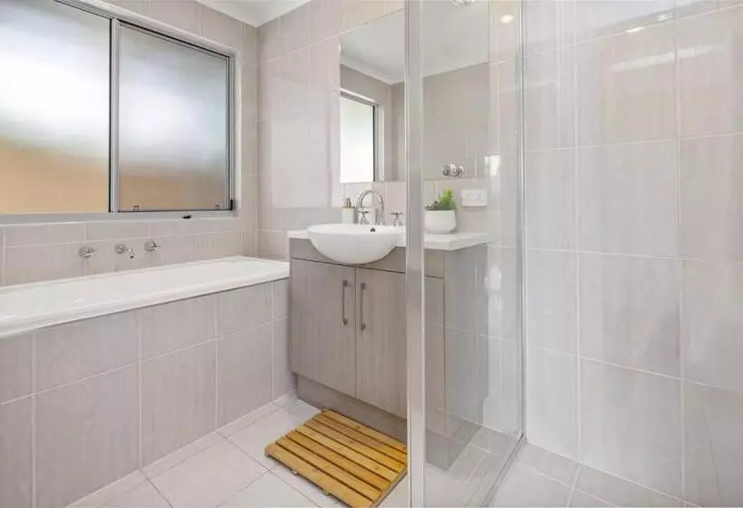 Jo S Sanctuary  4 Bdrms Sleeps 10 Beach & Scrub