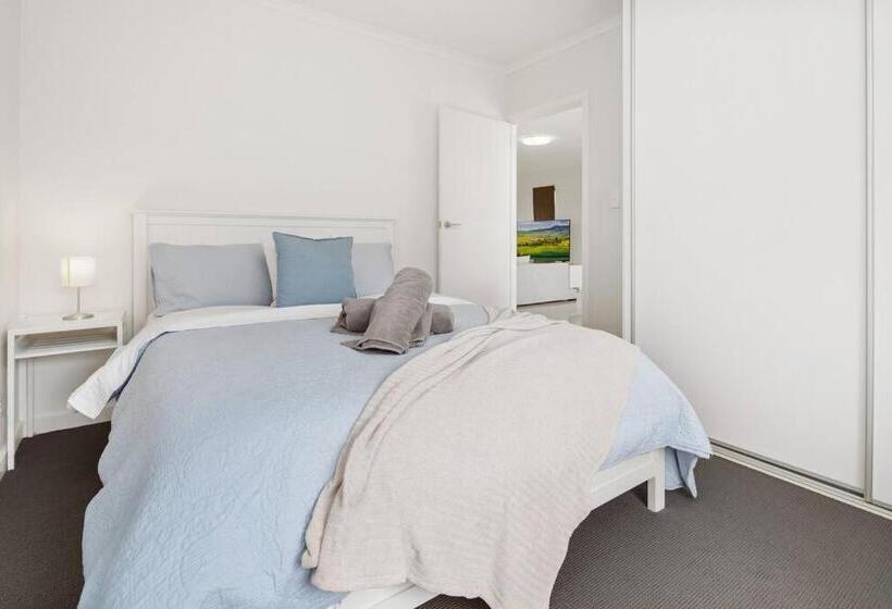 Jo S Sanctuary  4 Bdrms Sleeps 10 Beach & Scrub