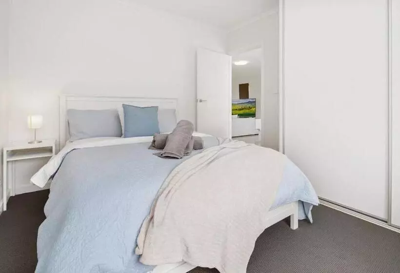 Jo S Sanctuary  4 Bdrms Sleeps 10 Beach & Scrub