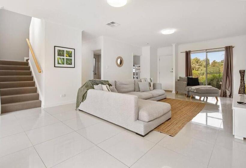 Jo S Sanctuary  4 Bdrms Sleeps 10 Beach & Scrub