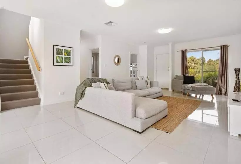 Jo S Sanctuary  4 Bdrms Sleeps 10 Beach & Scrub