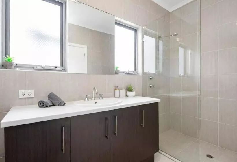 Jo S Sanctuary  4 Bdrms Sleeps 10 Beach & Scrub