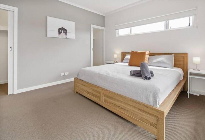 Jo S Sanctuary  4 Bdrms Sleeps 10 Beach & Scrub