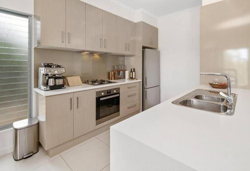 Jo S Sanctuary  4 Bdrms Sleeps 10 Beach & Scrub