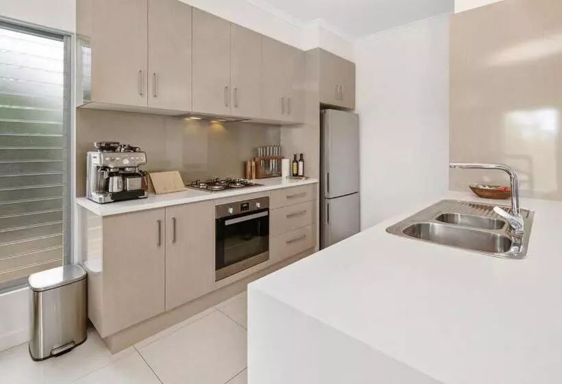 Jo S Sanctuary  4 Bdrms Sleeps 10 Beach & Scrub