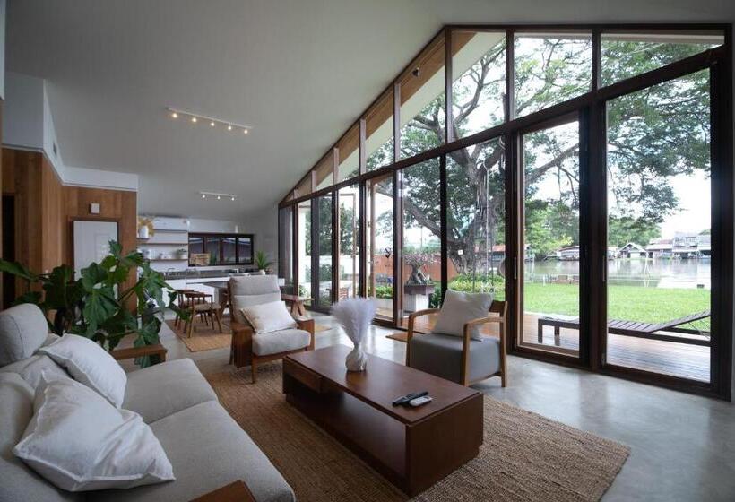 Nutnicha River House