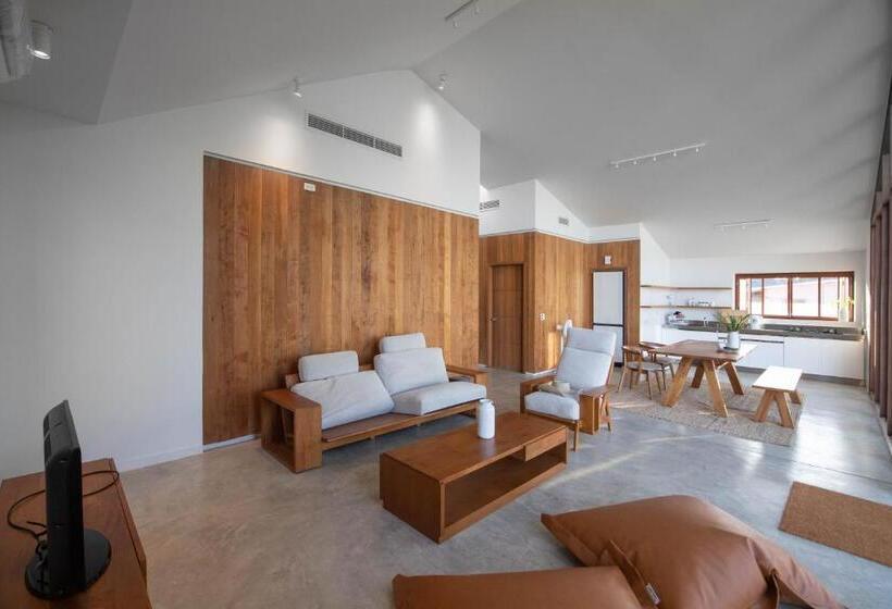 Nutnicha River House