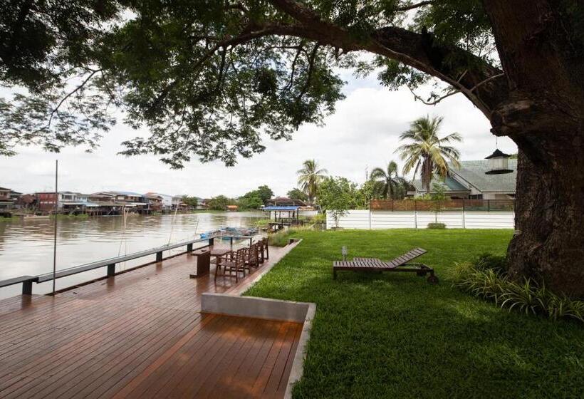 Nutnicha River House