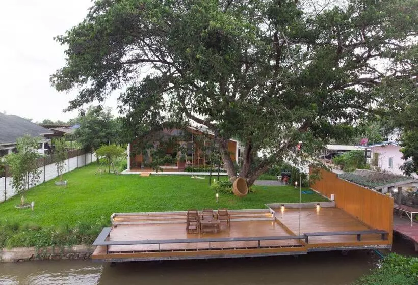 Nutnicha River House