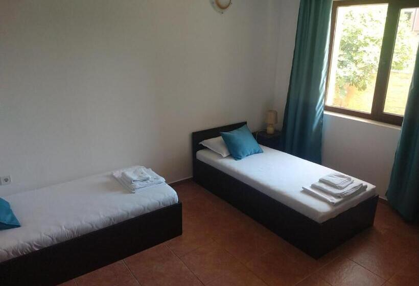 بنسيون къща за гости валена град черноморец