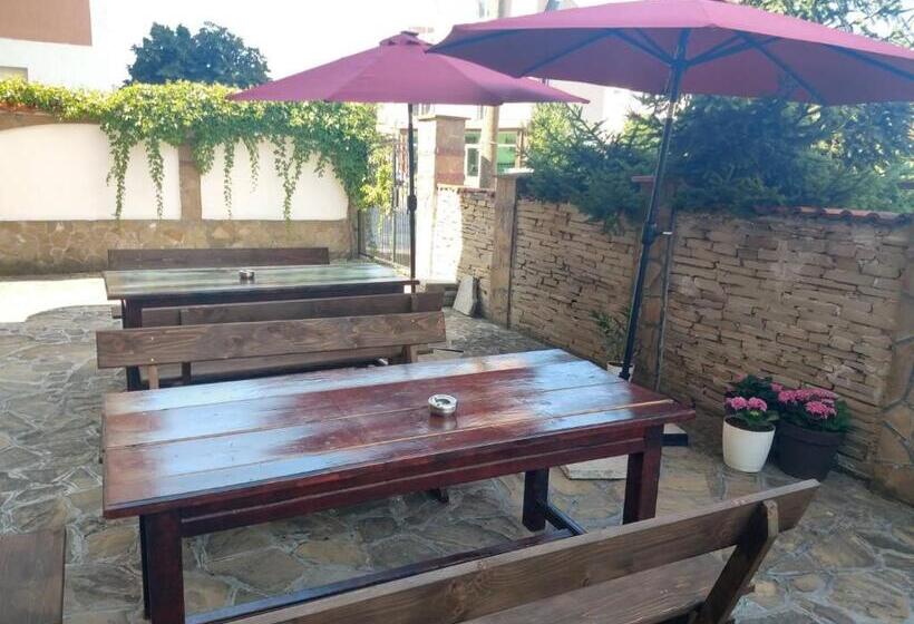 بنسيون къща за гости валена град черноморец