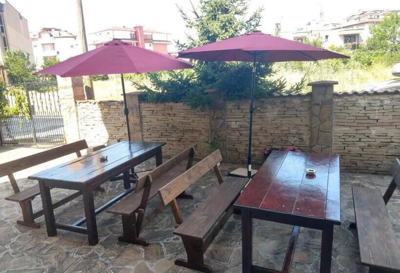 بنسيون къща за гости валена град черноморец