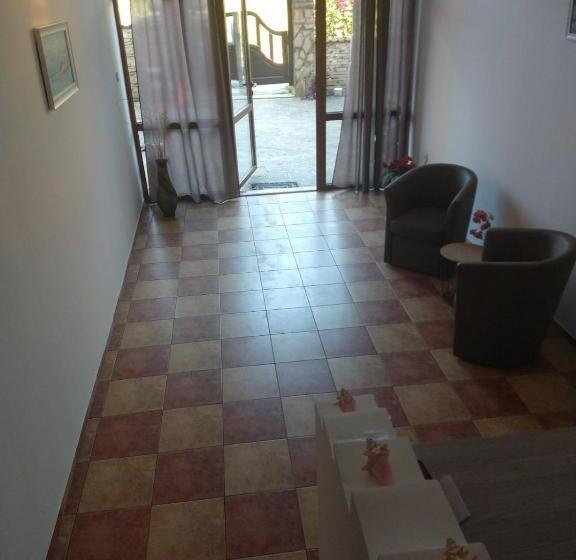 بنسيون къща за гости валена град черноморец