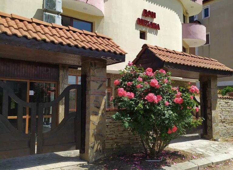 بنسيون къща за гости валена град черноморец