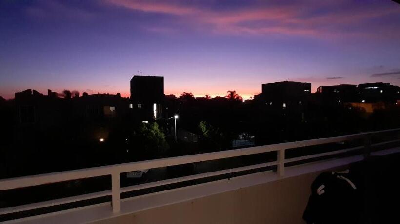 Beautiful Apartment 100mts Near The Beach In Port Melbourne