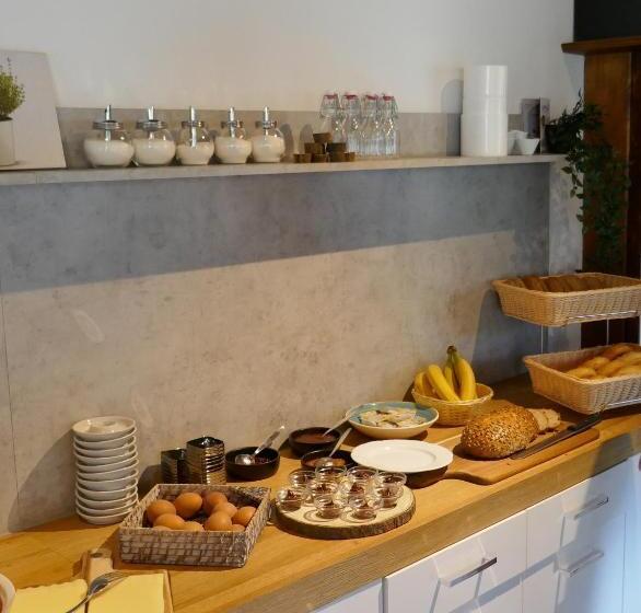 Bed and Breakfast Pension & Ferienwohnungen Haus Edelweiß