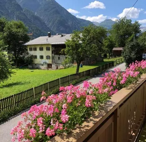 تختخواب و صبحانه Pension & Ferienwohnungen Haus Edelweiß