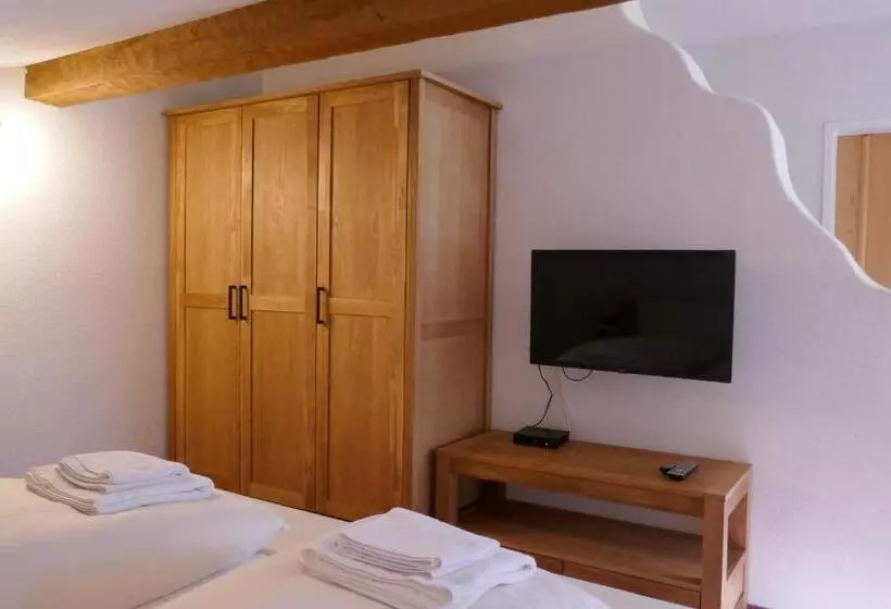 تختخواب و صبحانه Pension & Ferienwohnungen Haus Edelweiß