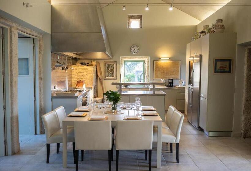 Espectacular Villa En Mondariz, Casa Mirabal