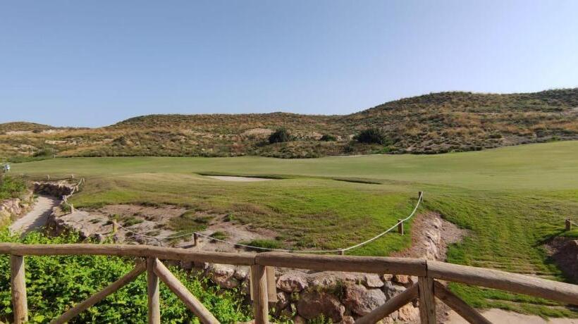 Luminoso Y Tranquilo Apartamento Con Jardin En Campo De Golf Valle Del Este