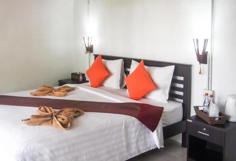 Resort Chareena Beachside