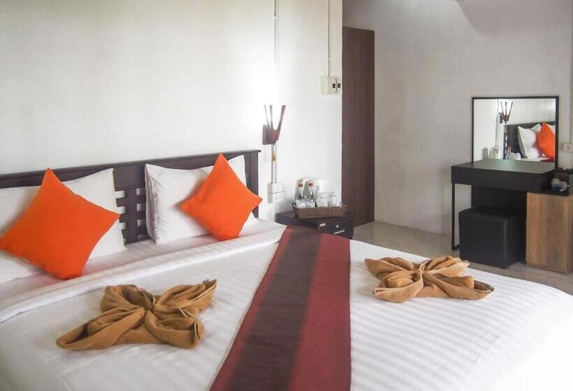 Resort Chareena Beachside