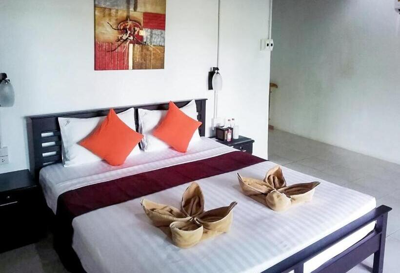 Resort Chareena Beachside