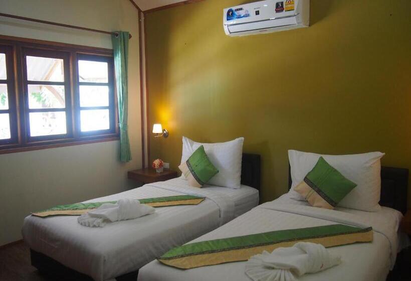 Resort Chareena Beachside