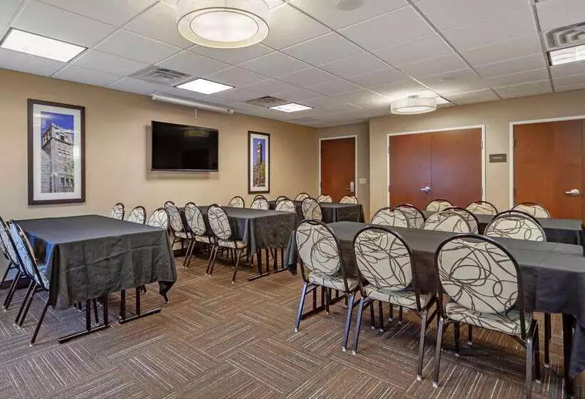 ホテル Comfort Inn & Suites Avera Southwest