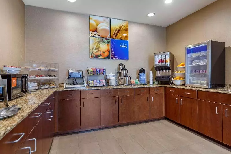 ホテル Comfort Inn & Suites Avera Southwest