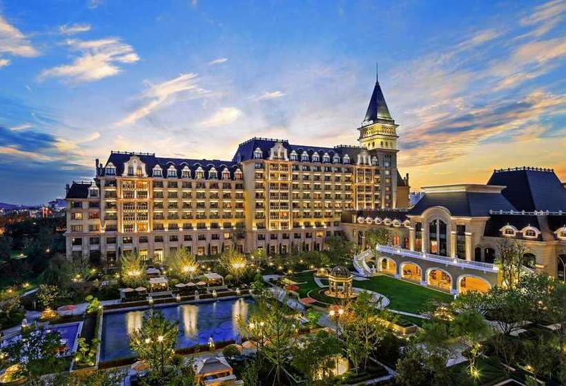 فندق Hilton Qingdao Golden Beach