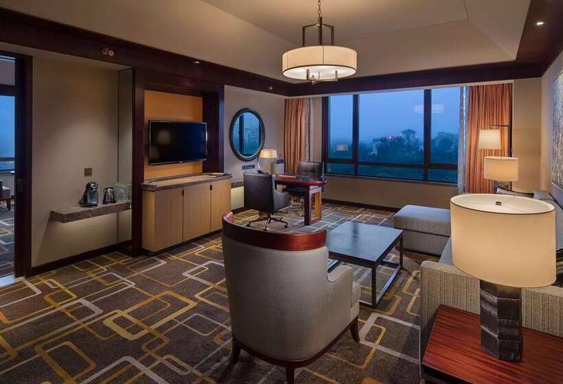 فندق Hilton Qingdao Golden Beach