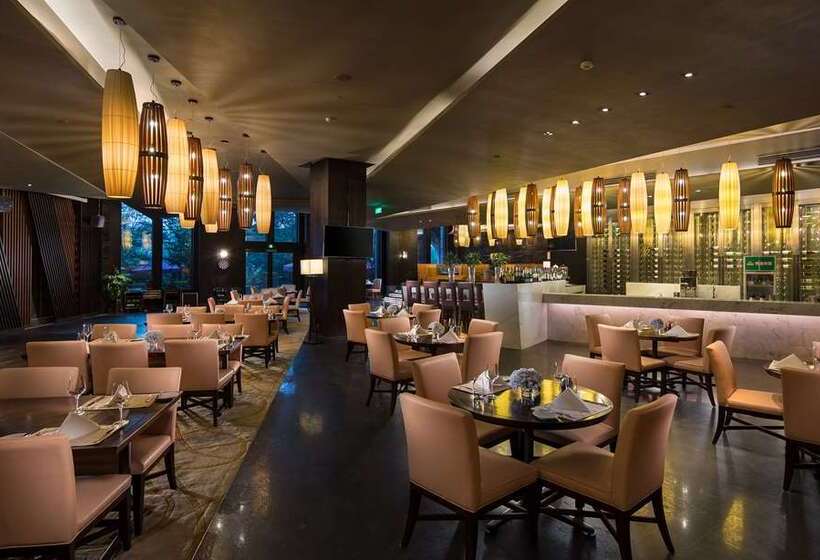 فندق Hilton Qingdao Golden Beach