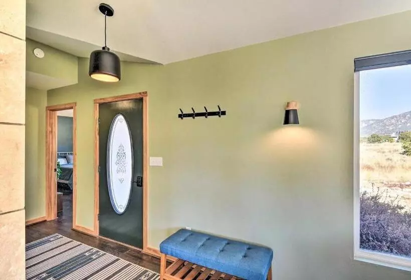 Cozy Remote Retreat • Mountain Views • Stargazing