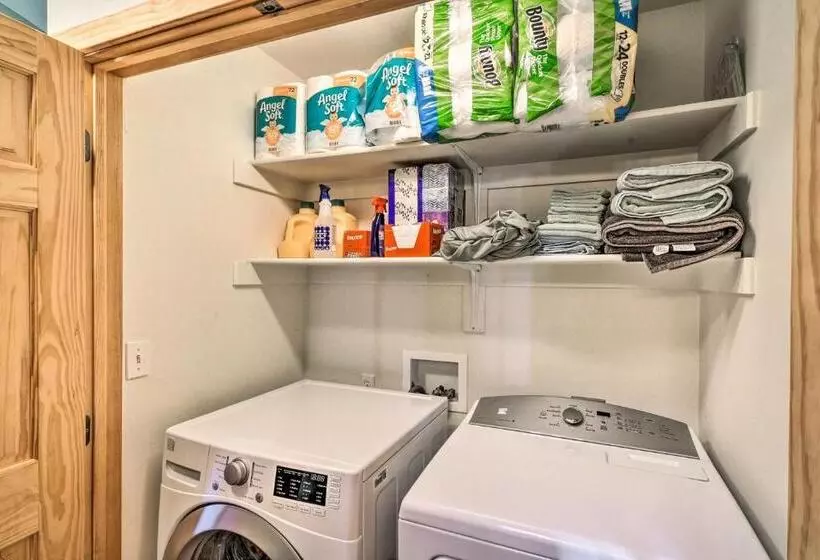 Cozy Remote Retreat • Mountain Views • Stargazing