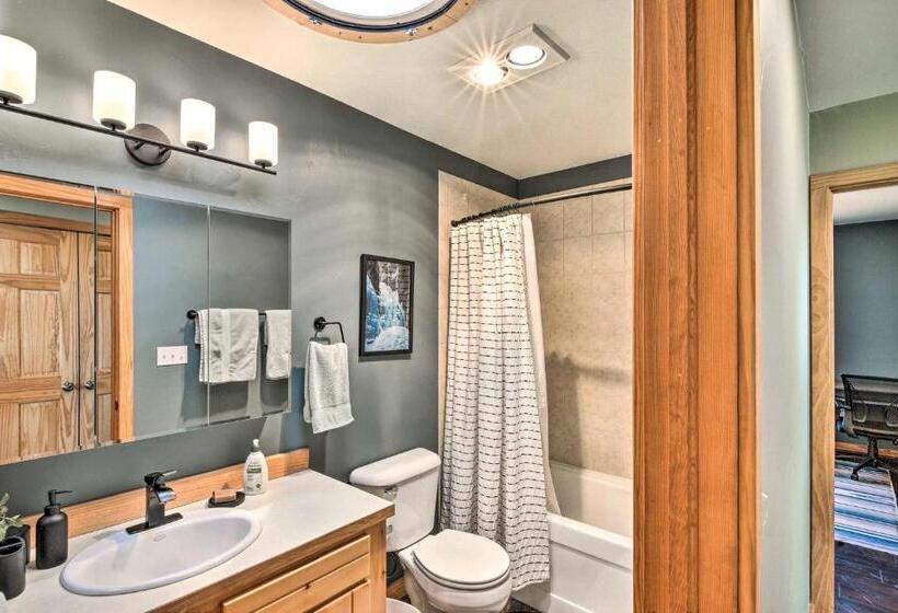 Cozy Remote Retreat • Mountain Views • Stargazing