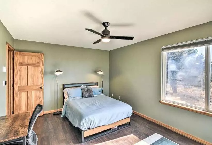 Cozy Remote Retreat • Mountain Views • Stargazing