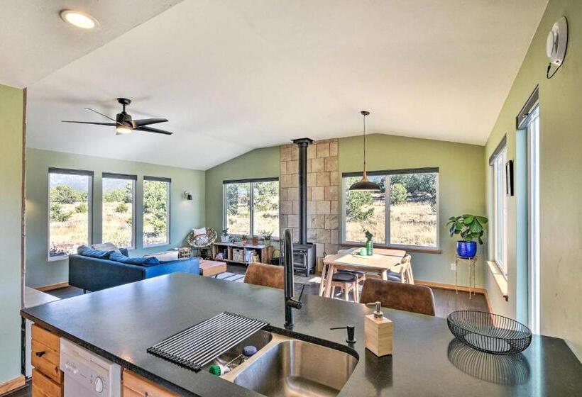 Cozy Remote Retreat • Mountain Views • Stargazing