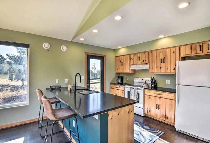 Cozy Remote Retreat • Mountain Views • Stargazing