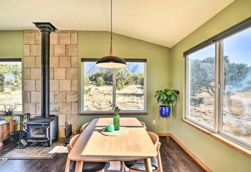 Cozy Remote Retreat • Mountain Views • Stargazing