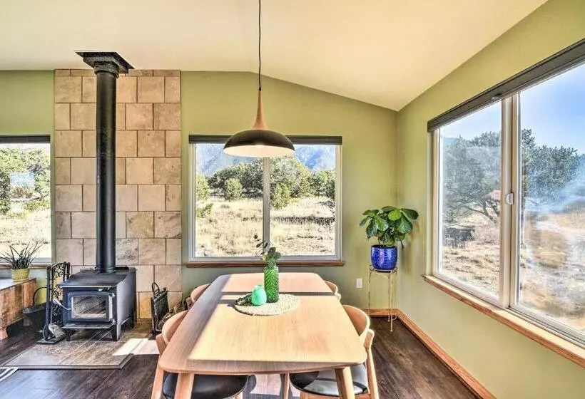 Cozy Remote Retreat • Mountain Views • Stargazing