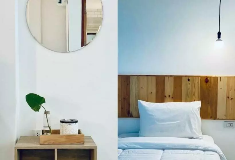 هاستل Loei Station