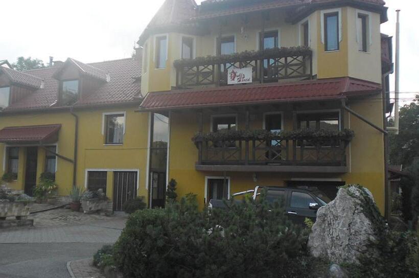 مبيت وإفطار Dudás Panzió