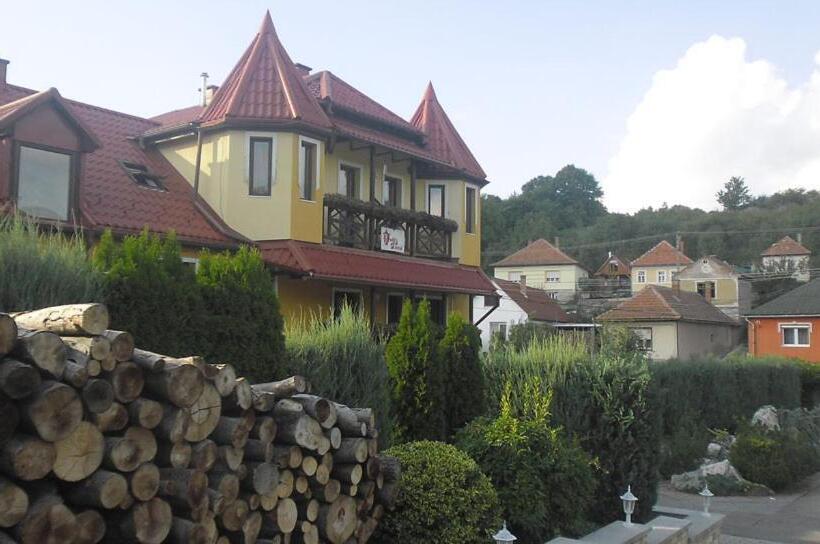 مبيت وإفطار Dudás Panzió