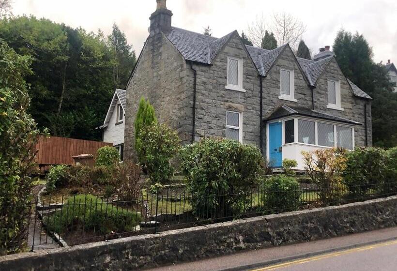 민박 Whinburn Guest House