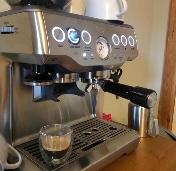 민박 Whinburn Guest House