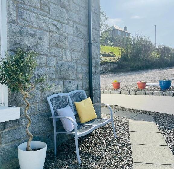 민박 Whinburn Guest House